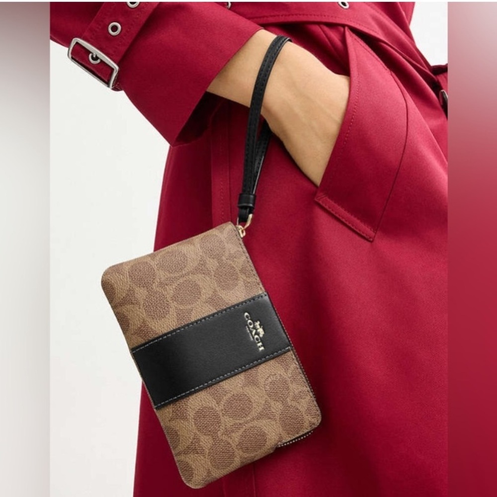 NWT Coach Brown Corner Zip Wristlet with Black Accent 2 Credit Card Slots